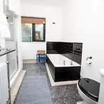 펜션 Lakehouse Inchiquin Droíchead an Chláir
