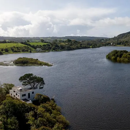 Lakehouse Inchiquin Ferienhaus *